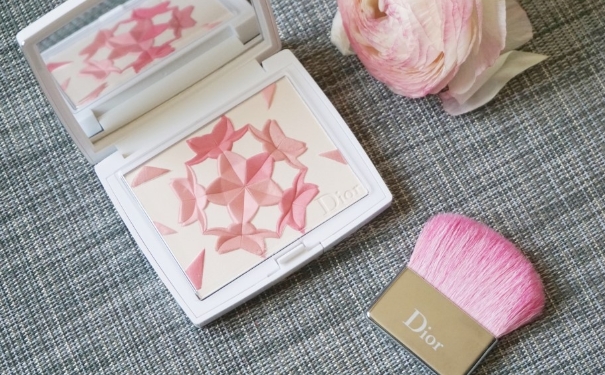 迪奥2017樱花花瓣腮红多少钱？2017dior樱花腮红专柜价格(1)