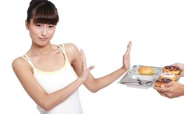 女人胸小的原因有哪些？女人胸小是什么原因？(1)