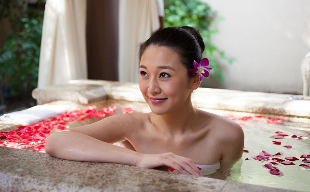 冬天女性泡温泉要注意什么？哪些人不宜泡温泉？(1)