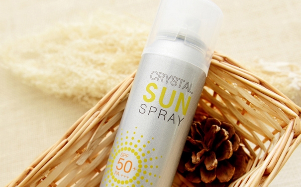 防晒喷雾要不要卸妆？防晒喷雾不卸妆的危害？(1)