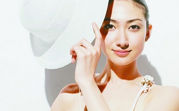 防晒喷雾能喷脸吗？防晒喷雾可以直接喷脸上吗？(1)