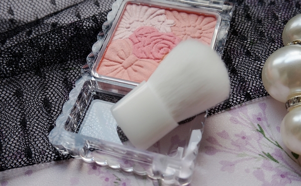 canmake花瓣腮红怎么样？canmake花瓣腮红好用吗？(1)