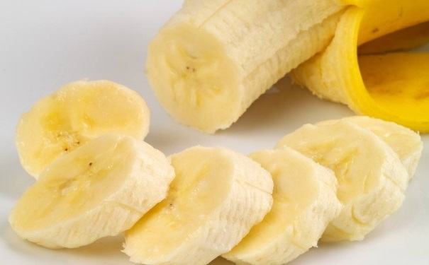 嘴唇干裂吃什么水果最好？嘴巴干燥要吃什么水果？(1)