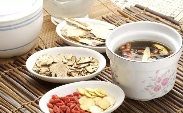 女性月经量多怎么调理？女性月经量过多调理方法有哪些？(1)