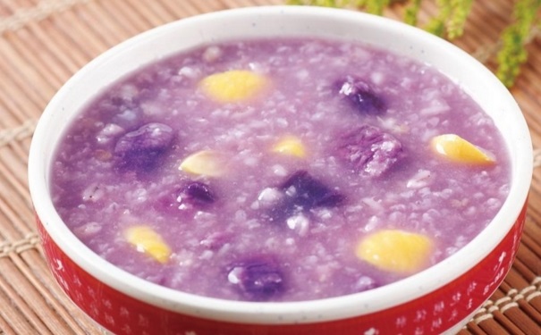 便秘应该吃什么？改善便秘的药膳有哪些？[图]