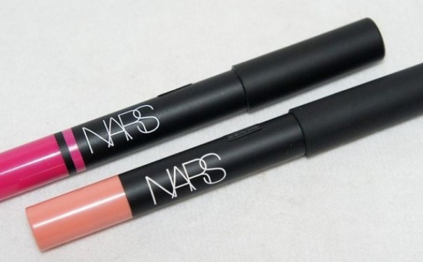nars口红笔怎么用？nars口红笔怎么转出来？(1)