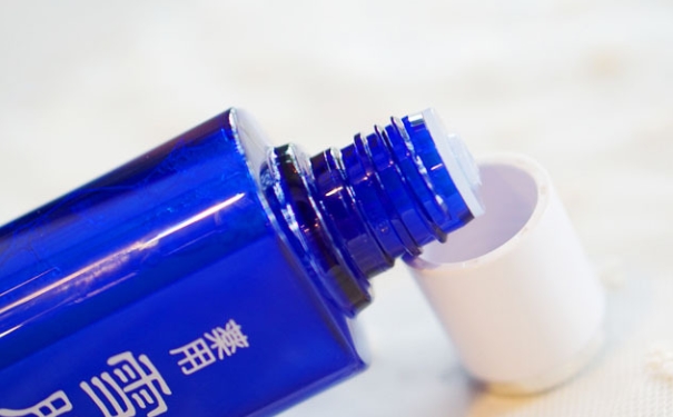 雪肌精雪水是什么？雪肌精雪水怎么样？(1)