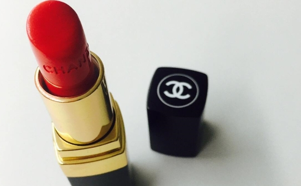 香奈儿和纪梵希口红哪个好？香奈儿和纪梵希口红测评(1)