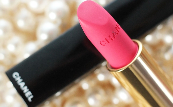 香奈儿和迪奥的口红哪个好？香奈儿和迪奥哪个好？(1)