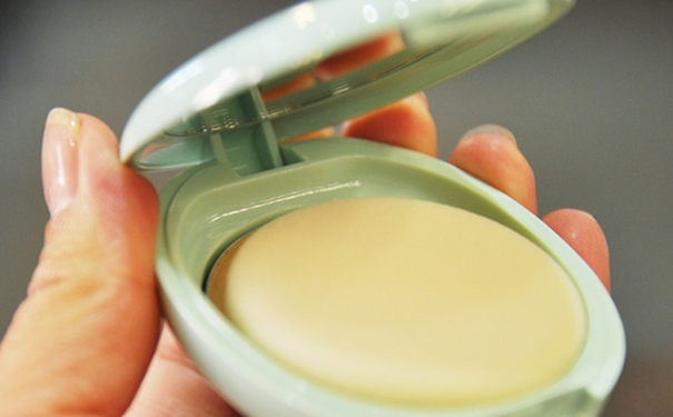 资生堂惹我蜜粉好用吗？资生堂惹我蜜粉怎么样？(1)