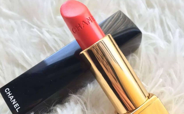 香奈儿和圣罗兰的口红哪个好？香奈儿和圣罗兰口红测评(1)