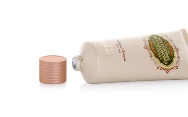 柏卡姿茶树控油净肤洗面奶好用吗？柏卡姿茶树控油洗面奶价格(1)