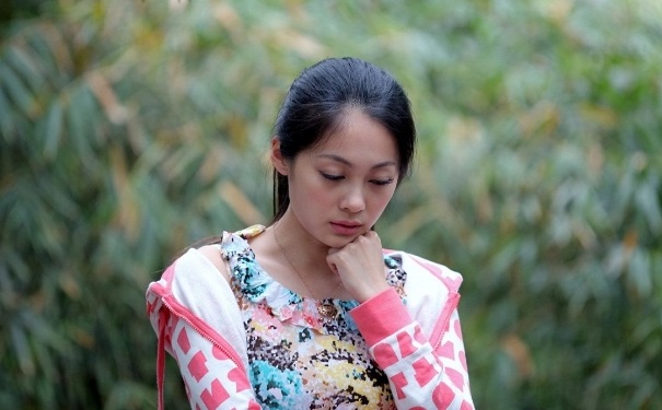嗓子干咳的原因有哪些？嗓子长期干咳如何治疗？(1)