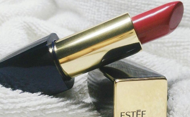 雅诗兰黛envy130试色 雅诗兰黛倾慕唇膏130试色怎么样？(1)