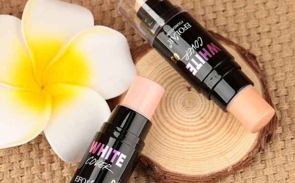 遮黑眼圈什么遮瑕膏好？遮黑眼圈用什么化妆品？(1)