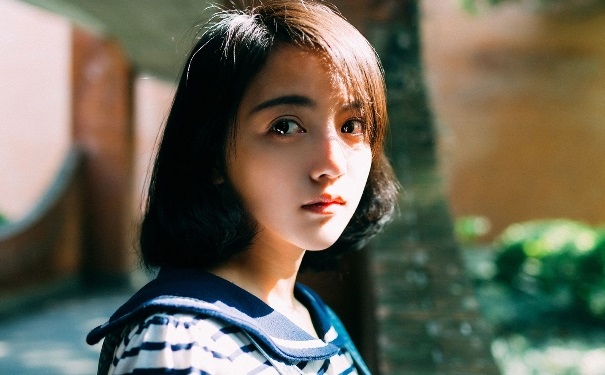 如何防治嘴唇干裂？为什么嘴唇会干裂？(1)