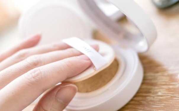 气垫粉扑怎么用？气垫粉扑正确使用方法(1)