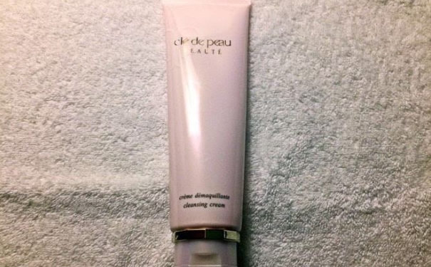 cpb卸妆乳怎么用？cpb卸妆乳用法(1)