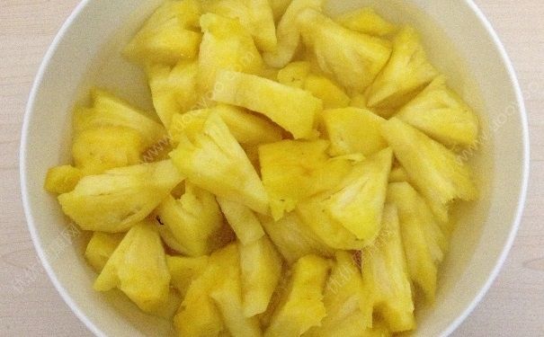 菠萝用盐水泡多久？菠萝用盐水泡的时长(1)