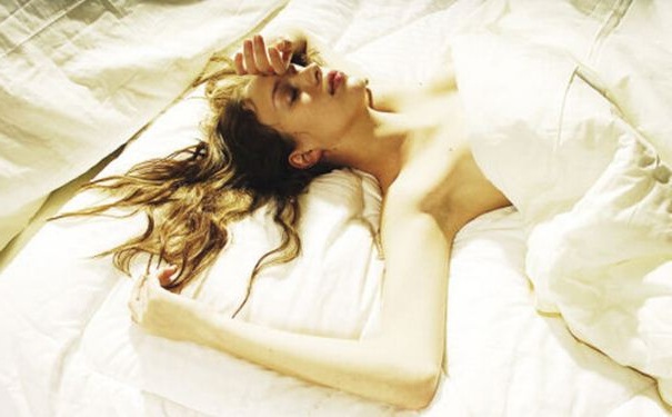 女性熬夜会引发哪些疾病？提高睡眠质量有哪些好方法？(1)