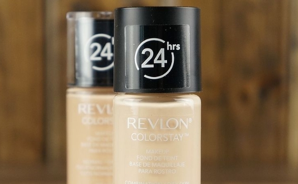 露华浓粉底液怎么辨别真假？露华浓粉底液真假怎么判断？(1)