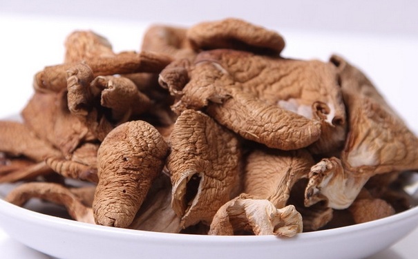 黄瓜片炒鲍鱼菇的做法是怎样的？黄瓜片炒鲍鱼菇怎么做？(1)