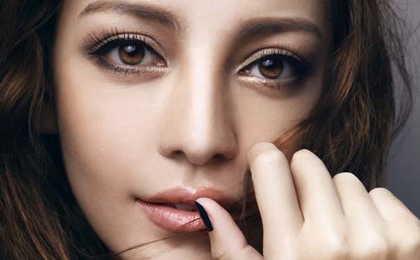 哪个牌子的修容好用？修容产品哪个牌子好用？(1)