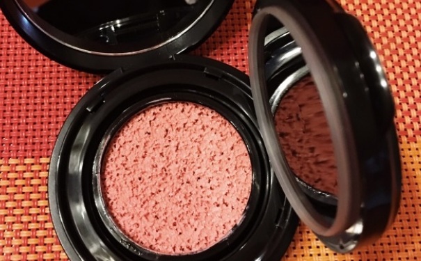 兰蔻气垫腮红好用吗？兰蔻气垫腮红试色(1)