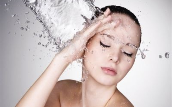 20岁用什么保湿护肤品好？年轻肌肤使用的保湿产品有哪些？(1)