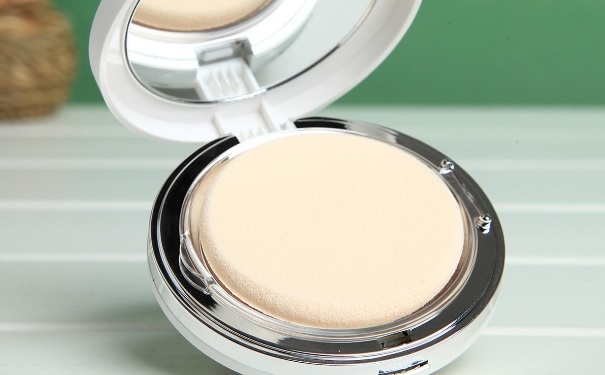 湿粉饼和干粉饼哪个好？湿粉饼和干粉饼区别？(1)