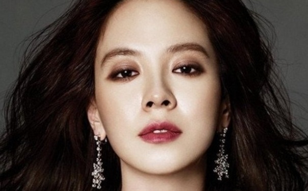 粉底液可以涂在眼部吗？粉底液涂在眼部吗？(1)