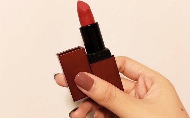 雾面口红干吗？雾面口红太干怎么办？(1)