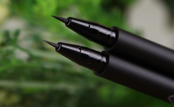 眼线珠光好还是哑光好？眼线珠光哑光区别(1)