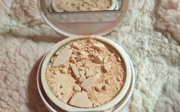 粉饼怎么压盘？粉饼碎了怎么还原？(1)