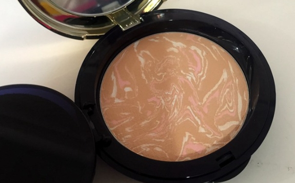 miorio黄糖粉饼好用吗？米澳拉黄糖粉饼试色(1)