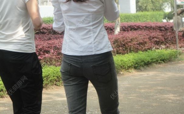 臀部下方肥肉太多怎么办？臀部下方肥肉太多怎么能瘦下来？(4)