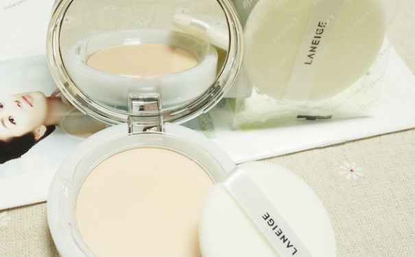 兰芝粉饼好用吗？兰芝粉饼怎样？(1)