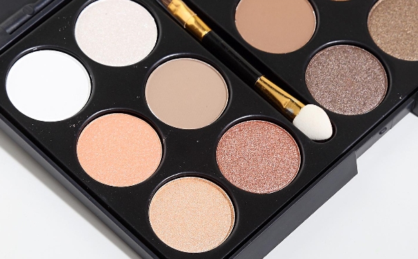 眼影用哑光好还是珠光？眼影哑光和珠光区别？(1)