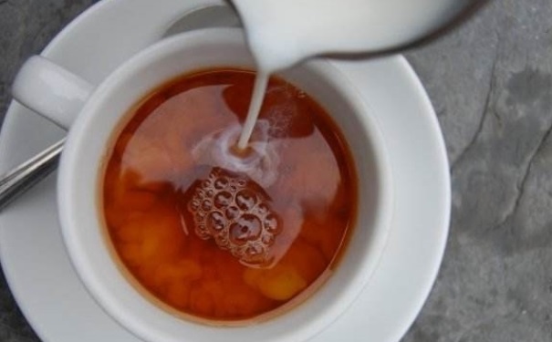 牛奶红茶怎么做好喝？牛奶红茶的做法是什么？(1)