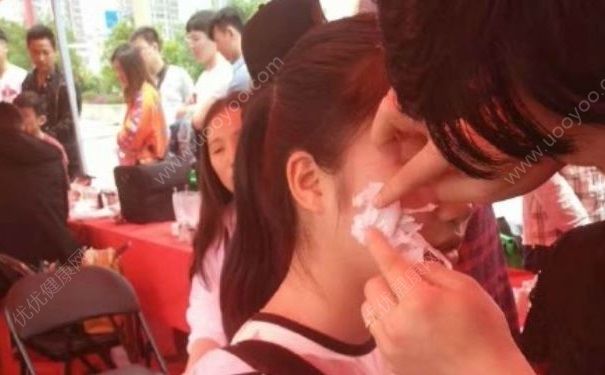 伪劣化妆品让多名大学生惨遭毁容，怎么分辨伪劣化妆品？(1)