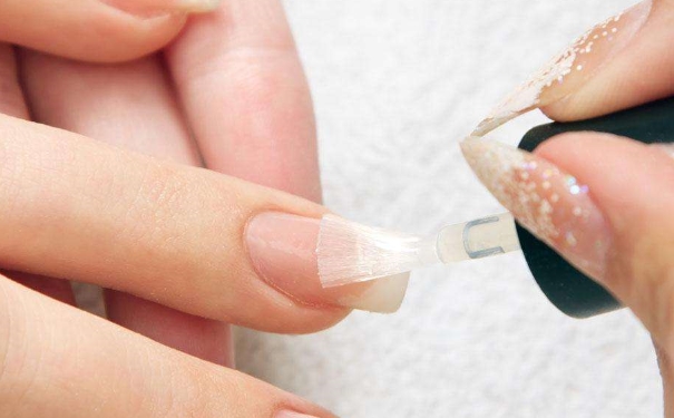 卸妆水可以卸指甲油吗？卸妆水卸指甲油好吗？(1)