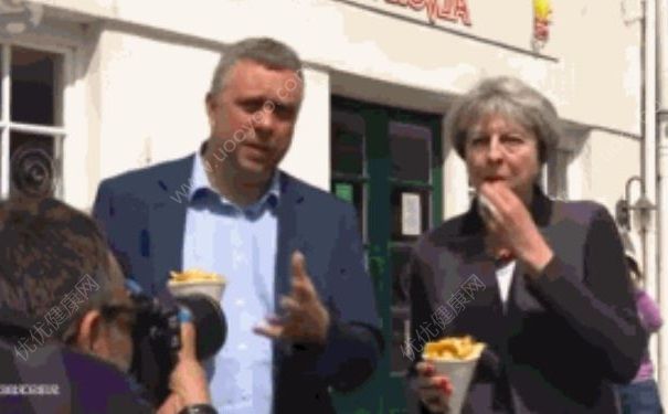英国首相龇牙咧嘴吃薯条，吃薯条的危害有哪些？(3)