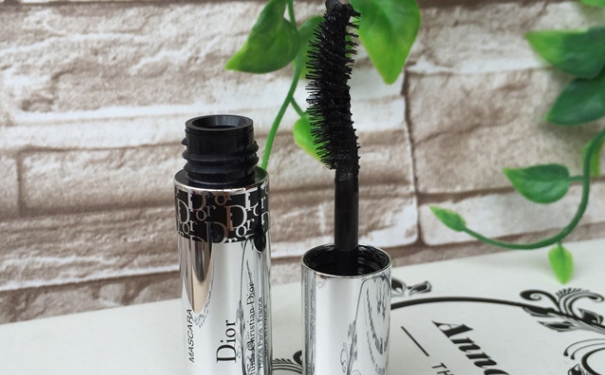 迪奥睫毛膏好用吗？迪奥睫毛膏使用方法(1)