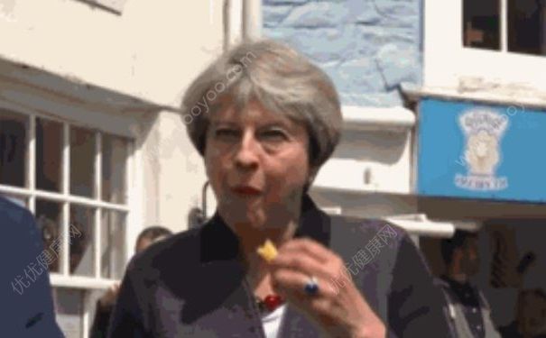 英国首相龇牙咧嘴吃薯条，吃薯条的危害有哪些？(4)