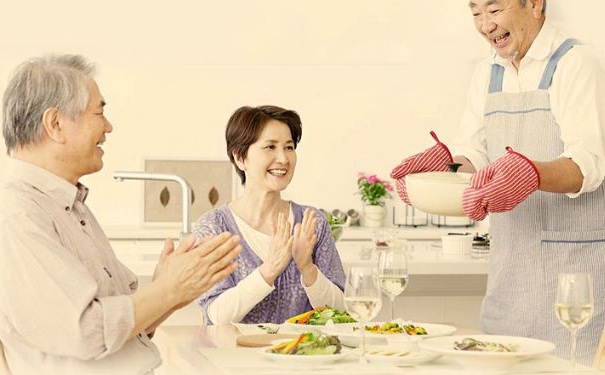 哪些疾病会让老人饭量变小？怎样能改善老年人食欲？[图]