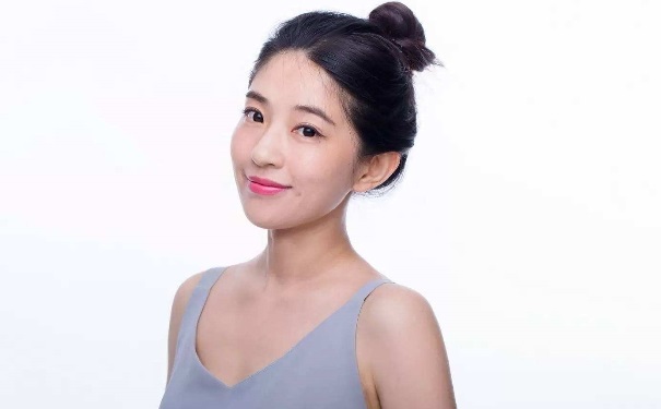 冷白皮适合什么颜色的口红？冷白皮涂什么颜色的口红好看？(1)