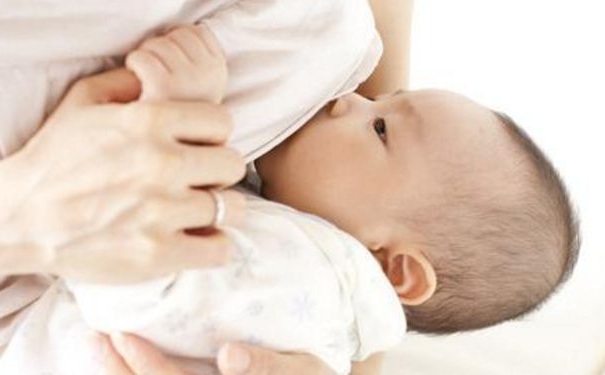 母乳喂养该如何进行？母乳喂养的好处有哪些？(1)
