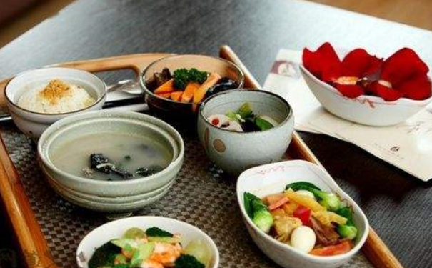 刨宫产月子餐吃什么好？刨宫产月子餐食谱？(1)