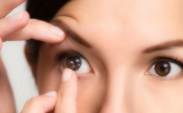 哺乳期可以戴隐形眼镜吗？哺乳期能戴隐形眼镜吗？(1)