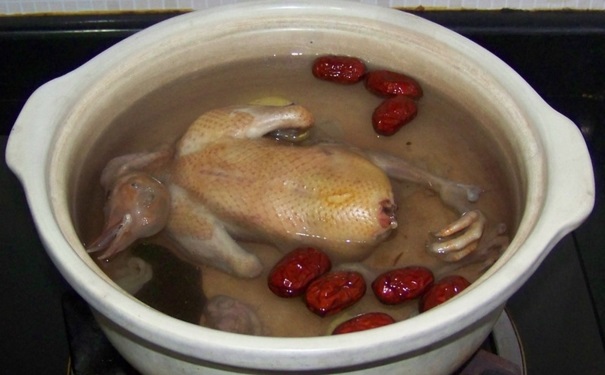 冬季女性贫血吃什么好？吃哪些食物适合补血？(1)
